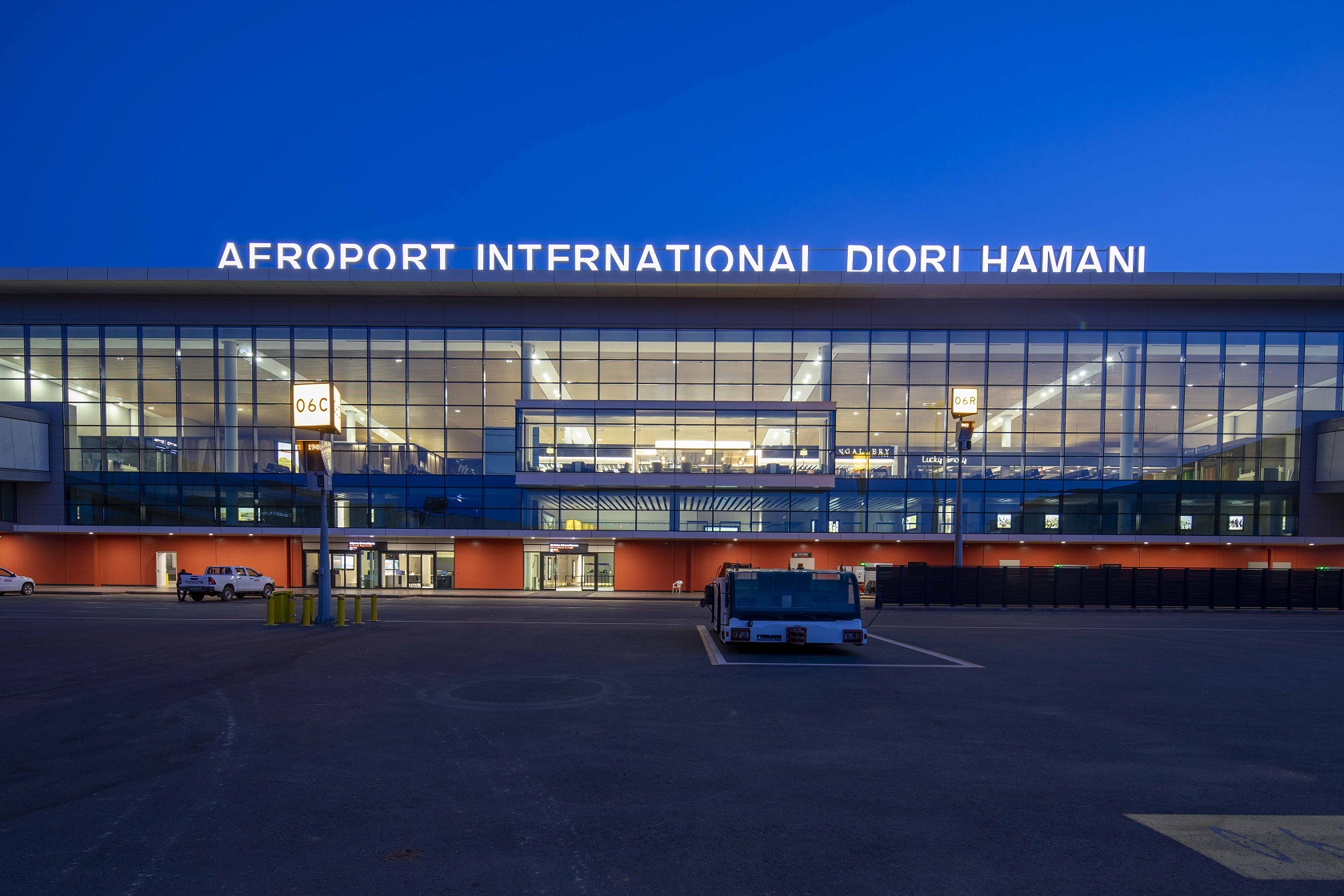 Диори. Iamey Diori Hamani International Airport.